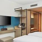 Hotel H4