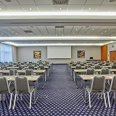 H4 Hotel 4*