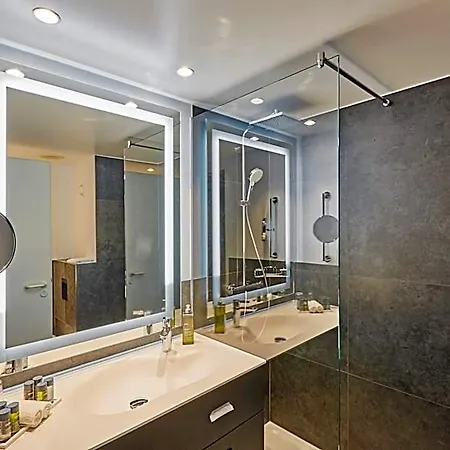 Hotel H4 4*