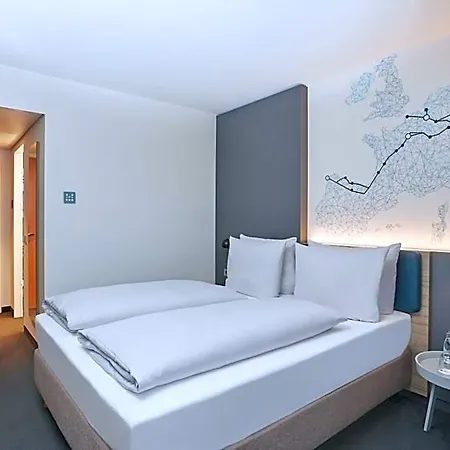 Hotel H4 4*