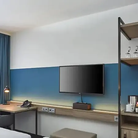H4 Hotel 4*