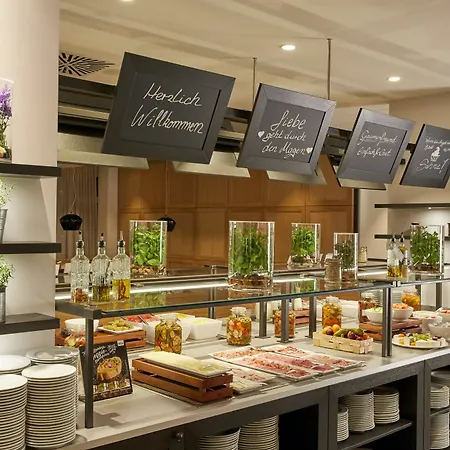 H4 Hotel 4*