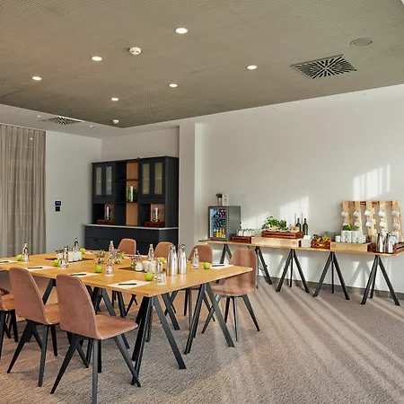 H4 Hotel 4*